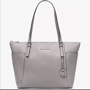 MICHAEL KORS PURSE. LARGE SHOULDER PURSE/TOTE.